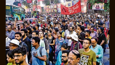 A rally was held in support of the doctors who are on hunger strike in Kolkata on Tuesday. (Samir Jana/HT Photo) A rally was held in support of the doctors who are on hunger strike in Kolkata on Tuesday. (Samir Jana/HT Photo)