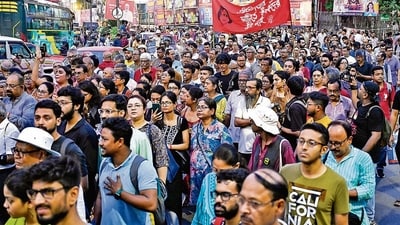 A rally was held in support of the doctors who are on hunger strike in Kolkata on Tuesday. (Samir Jana/HT Photo) A rally was held in support of the doctors who are on hunger strike in Kolkata on Tuesday. (Samir Jana/HT Photo)