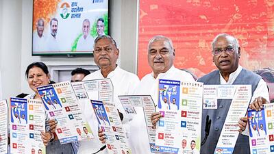 Congress chief Mallikarjun Kharge and former Haryana chief minister Bhupinder Singh Hooda at the release of the party's manifesto. (ANI) Congress chief Mallikarjun Kharge and former Haryana chief minister Bhupinder Singh Hooda at the release of the party's manifesto. (ANI)
