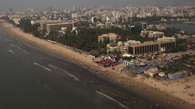 Bollywood star Akshay Kumar’s sister Alka Bhatia Hiranandani has bought two flats for ₹72 crore in Mumbai’s Juhu area, documents accessed by Zapkey showed. (Representational photo) (Mahendra Parikh / HT File Photo) Bollywood star Akshay Kumar’s sister Alka Bhatia Hiranandani has bought two flats for ₹72 crore in Mumbai’s Juhu area, documents accessed by Zapkey showed. (Representational photo) (Mahendra Parikh / HT File Photo)