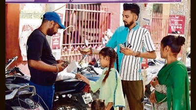Parking attendants issue tickets to visitors at Dussehra fair at Daresi Ground in Ludhiana. (Manish/HT) Parking attendants issue tickets to visitors at Dussehra fair at Daresi Ground in Ludhiana. (Manish/HT)
