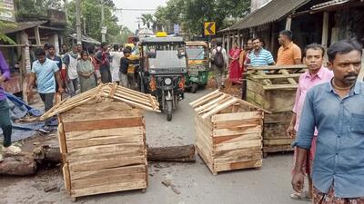 South 24 Parganas: Irate villagers block a road as they stage a protest after an incident of alleged rape and murder of a young village girl in Kultali area of South 24 Parganas district on Oct 5. (PTI FILE PHOTO) South 24 Parganas: Irate villagers block a road as they stage a protest after an incident of alleged rape and murder of a young village girl in Kultali area of South 24 Parganas district on Oct 5. (PTI FILE PHOTO)