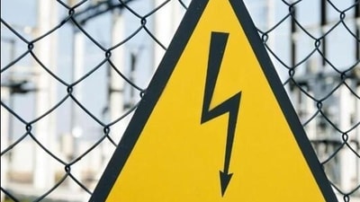 Woman dies in Bengaluru after live power wire snaps her while walking on road, BESCOM officials booked Woman dies in Bengaluru after live power wire snaps her while walking on road, BESCOM officials booked