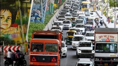 The traffic police have also planned diversions for idol immersion activities in the Yamuna River and Hindon River on Saturday. (Sunil Ghosh/HT Photos) The traffic police have also planned diversions for idol immersion activities in the Yamuna River and Hindon River on Saturday. (Sunil Ghosh/HT Photos)