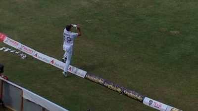 Woakes was off balance when he caught the ball the first time (Twitter) Woakes was off balance when he caught the ball the first time (Twitter)