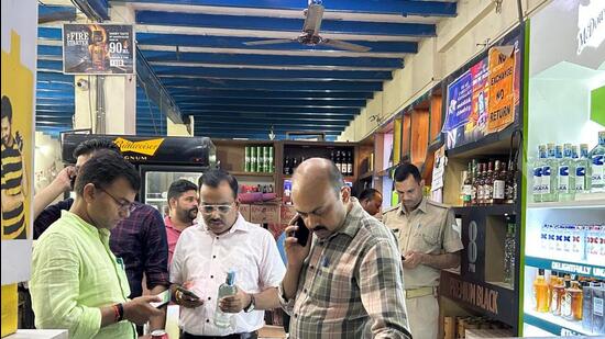 The festive season usually sees a rise in liquor sales and consumption, necessitating strict measures to check illegal transportation of liquor from Delhi and Haryana, the district excise officer said. (HT Photo)
