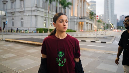 Alia shoots for a scene at National Gallery. Jigra is directed by Vasan Bala.