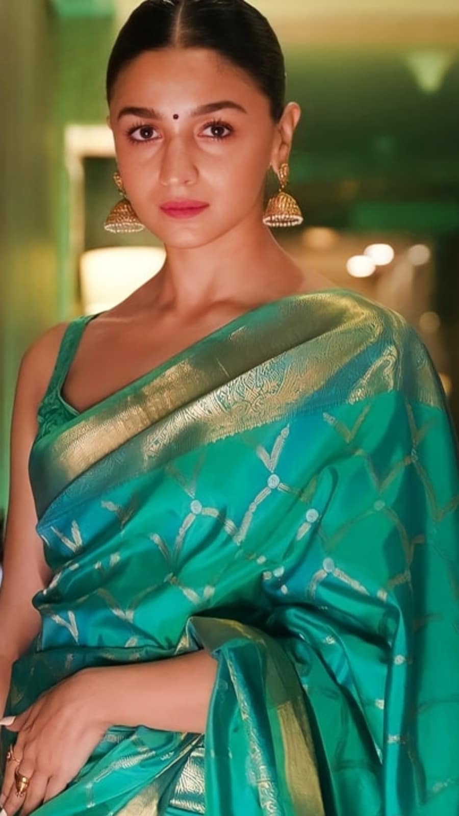 Alia-Bhatt-Banarasi-Saree-Look-For-Wedding-1