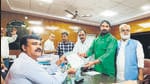 JMM general secretary Vinod Pandey submits a memorandum to Chief Electoral Officer K Ravi Kumar in Ranchi on Wednesday. (HT Photo)