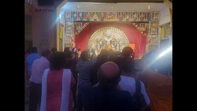 Chandi Paath in progress at Bengali Club in Lucknow on Wednesday (HT Photo)