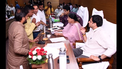 During the board meeting at Ghaziabad municipal corporation office on Wednesday. (Sakib Ali/HT Photo) During the board meeting at Ghaziabad municipal corporation office on Wednesday. (Sakib Ali/HT Photo)