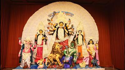 On Shashthi, or the sixth day of Navratri festivities, during the unveiling of Goddess Durga idol at Noida Kali Bari in Sector 26 on Wednesday. (Sunil Ghosh/HT Photo) On Shashthi, or the sixth day of Navratri festivities, during the unveiling of Goddess Durga idol at Noida Kali Bari in Sector 26 on Wednesday. (Sunil Ghosh/HT Photo)