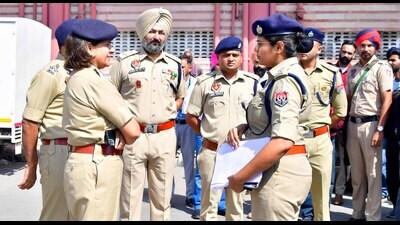 Police officials during checking at Ludhiana bus stand on Wednesday. (Gurpreet Singh/HT) Police officials during checking at Ludhiana bus stand on Wednesday. (Gurpreet Singh/HT)