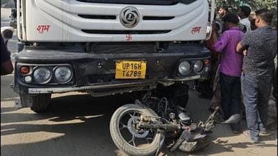 Police said the impact of the crash was such that the two-wheeler got stuck between the truck wheels. (HT Photo) Police said the impact of the crash was such that the two-wheeler got stuck between the truck wheels. (HT Photo)