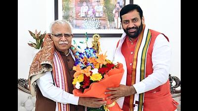 Union minister of housing and urban affairs Manohar Lal Khattar meets Haryana chief minister Nayab Singh Saini following Bharatiya Janata Party (BJP) victory in state assembly elections, in New Delhi on Wednesday. (Nayab Saini-X) Union minister of housing and urban affairs Manohar Lal Khattar meets Haryana chief minister Nayab Singh Saini following Bharatiya Janata Party (BJP) victory in state assembly elections, in New Delhi on Wednesday. (Nayab Saini-X)
