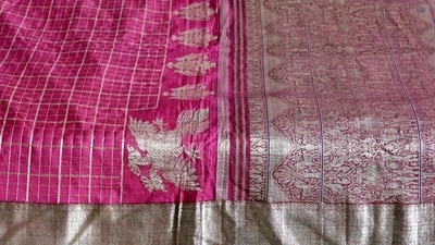Woven in pure silk and adorned with intricate gold zari, the sari captures the elegance of the Mysore Palace. (TH) Woven in pure silk and adorned with intricate gold zari, the sari captures the elegance of the Mysore Palace. (TH)