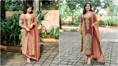 Rashmika styled the ensemble with Kolhapuri-style sandals, rings, and dainty earrings. She left her hair loose, styled in a centre parting and soft waves. A bindi, feathered brows, minimal makeup, and pink lips rounded off the glam.&nbsp; 