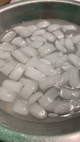 Thermogenesis is another term for dipping your face in ice water but ice treatment is not a new concept; it has been used for thousands of years. The procedure includes briefly exposing your skin to freezing temperatures, which is said to offer several skin advantages. (Photo by Twitter/summahhluvin)