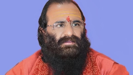 Akhil Bharatiya Akhara Parishad president Mahant Ravindra Puri. (File photo) (HT)