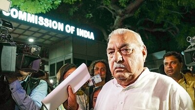 Congress leader Bhupinder Singh Hooda speaks to the media after meeting election commissioners at Nirvachan Sadan in New Delhi on Wednesday. (HT_PRINT) Congress leader Bhupinder Singh Hooda speaks to the media after meeting election commissioners at Nirvachan Sadan in New Delhi on Wednesday. (HT_PRINT)