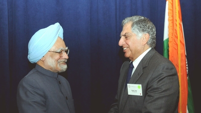 Former prime minister Manmohan Singh with Ratan Tata. (X)