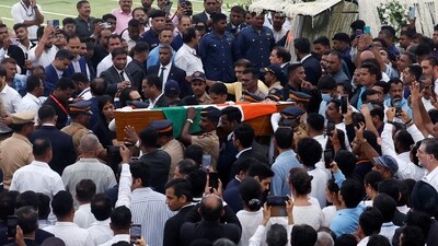 Policemen carry a coffin of the former chairman of Tata Group Ratan Tata before the funeral, in Mumbai. (REUTERS)