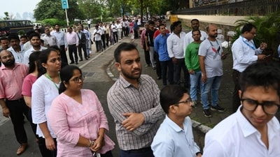 Despite the humid, salty air and rising temperatures, people stood in line for at least 30 minutes each (Satish Bate) Despite the humid, salty air and rising temperatures, people stood in line for at least 30 minutes each (Satish Bate)