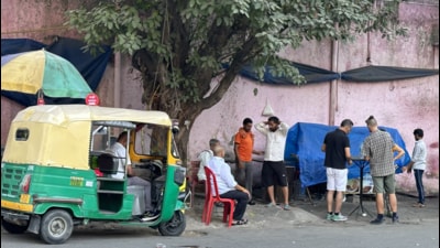 The short walk-friendly stretch between the Khan Market metro station and the Market. (HT Photo)