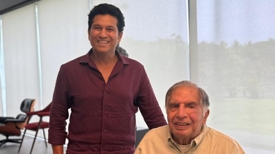 Sachin Tendulkar with Ratan Tata (X/sachin_rt)