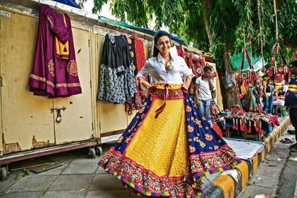 The Gujju in her compels actor Manasi Parekh to indulge in some Navratri Shenanigans. She happily twirls with an ethnic skirt/lehenga in Gujarati Lane. (Photo: Raajessh Kashyap/HT) The Gujju in her compels actor Manasi Parekh to indulge in some Navratri Shenanigans. She happily twirls with an ethnic skirt/lehenga in Gujarati Lane. (Photo: Raajessh Kashyap/HT)