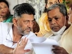 Karnataka chief minister Siddaramaiah (right) and deputy chief minister DK Shivakumar (left). (File Photo)