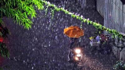A weather expert said that there was a sudden development of a thunderstorm cloud in the evening in the southern part of the city and it has moved northward causing significant rains in Pune city. (HT FILE)