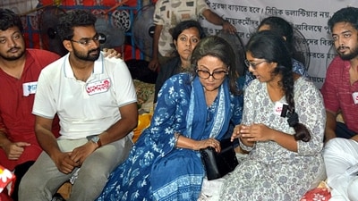 Film director Aparna Sen joins the junior doctors sitting on a hunger strike in protest against the RG Kar rape-murder case. (ANI file photo) Film director Aparna Sen joins the junior doctors sitting on a hunger strike in protest against the RG Kar rape-murder case. (ANI file photo)