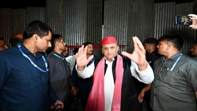 Akhilesh Yadav reached the JPNIC late on Thursday night. (HT Photo) (HT_PRINT) Akhilesh Yadav reached the JPNIC late on Thursday night. (HT Photo) (HT_PRINT)