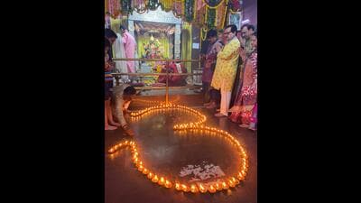 At the 162-year-old Kali Bari Temple in Ghasiari Mandi, the Maha Ashtami puja began at 3:45 am and continued till 6 am, its chief purohit said (HT) At the 162-year-old Kali Bari Temple in Ghasiari Mandi, the Maha Ashtami puja began at 3:45 am and continued till 6 am, its chief purohit said (HT)