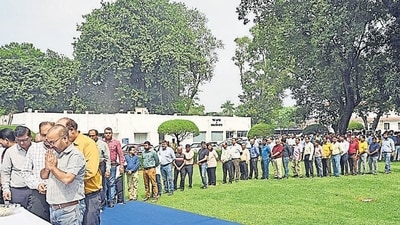 Jamshedpur, Oct 10 (ANI): Employees of Tata Company pay tributes to Ratan Tata, Chairman Emeritus, Tata Sons, who passed away at the age of 86, in Jamshedpur on Thursday. (ANI Photo) (Somnath Sen) Jamshedpur, Oct 10 (ANI): Employees of Tata Company pay tributes to Ratan Tata, Chairman Emeritus, Tata Sons, who passed away at the age of 86, in Jamshedpur on Thursday. (ANI Photo) (Somnath Sen)