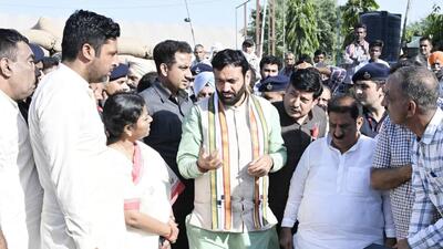 Nayab Singh Saini visits the Pipli grain market in Kurukshetra. (HT Photo) Nayab Singh Saini visits the Pipli grain market in Kurukshetra. (HT Photo)