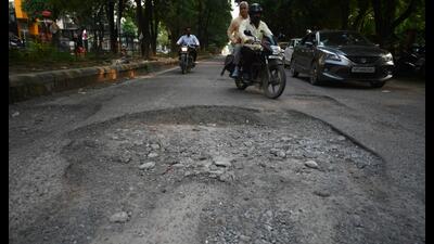 Out of 44,573 km of roads, only 14,552 km had been made pothole-free by October 10. (For Representation)