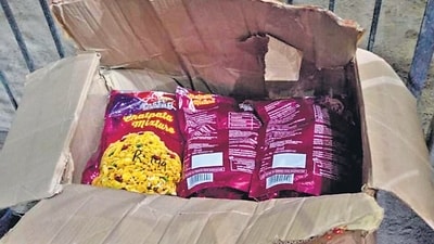 Packets of namkeen filled with cocaine recovered from the Ramesh Nagar godown on Thursday. (HT photo) Packets of namkeen filled with cocaine recovered from the Ramesh Nagar godown on Thursday. (HT photo)