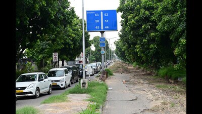 The mayor informed the Chandigarh adviser that around 267 km of city roads require urgent repairs. (HT Photo)