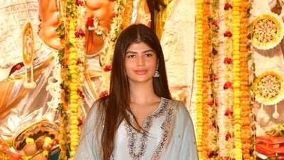 Anjini Dhawan at the pandal. She recently made her debut with Binny and Family. She is Varun Dhawan's niece. 