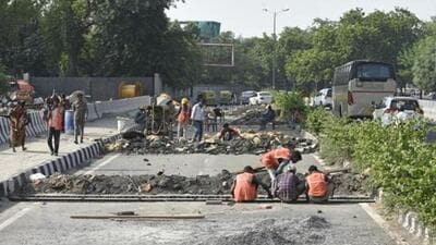 he traffic police suggested that if the divider is removed or shortened by at least 50 metres, the road will become wider giving more space for traffic taking a left from JB Tito Marg to Outer Ring Road towards Nehru Place. (Representational image/HT Archive) he traffic police suggested that if the divider is removed or shortened by at least 50 metres, the road will become wider giving more space for traffic taking a left from JB Tito Marg to Outer Ring Road towards Nehru Place. (Representational image/HT Archive)