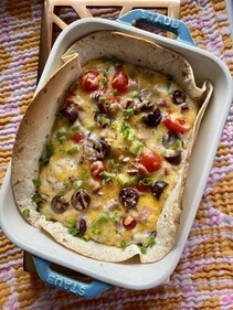 Tortilla baked eggs are eggs baked in a crispy tortilla shell, topped with your favourite veggies (Pinterest) Tortilla baked eggs are eggs baked in a crispy tortilla shell, topped with your favourite veggies (Pinterest)