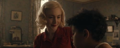 Saoirse Ronan plays a mother to a 9-year-old in Blitz