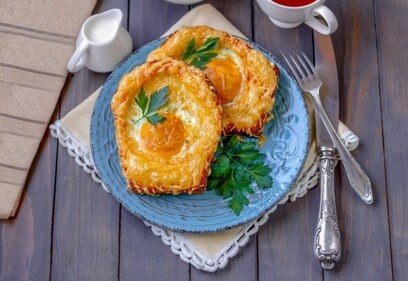 Cheesy egg roast is a flavourful dish of roasted eggs smothered in melted cheese. (Shutterstock) Cheesy egg roast is a flavourful dish of roasted eggs smothered in melted cheese. (Shutterstock)