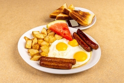 Try crispy hash browns topped with perfectly baked eggs for a deliciously hearty breakfast. (Shutterstock) Try crispy hash browns topped with perfectly baked eggs for a deliciously hearty breakfast. (Shutterstock)