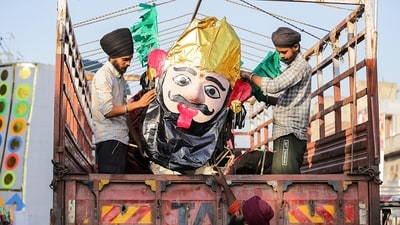 Amritsar, Oct 11 (ANI): People load an effigy of Ravana on a pickup truck on the eve of the Dussehra festival, in Amritsar on Friday. (ANI Photo) (Raminder Pal Singh) Amritsar, Oct 11 (ANI): People load an effigy of Ravana on a pickup truck on the eve of the Dussehra festival, in Amritsar on Friday. (ANI Photo) (Raminder Pal Singh)