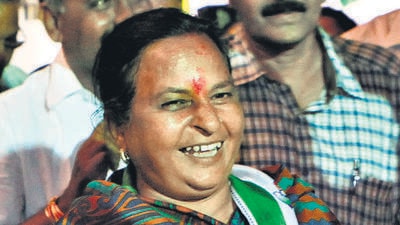 Badnera,Amravati-Vidharbha, India - Oct. 10, 2014: Congress Candidate Sulbha Sanjay Khodke of Badnera interacts with his voters at public meeting in Badnera,Amravati-Vidharbha, India, on Friday, October 10, 2014.(Photo by Anshuman Poyrekar/ Hindustan Times) (Hindustan Times) Badnera,Amravati-Vidharbha, India - Oct. 10, 2014: Congress Candidate Sulbha Sanjay Khodke of Badnera interacts with his voters at public meeting in Badnera,Amravati-Vidharbha, India, on Friday, October 10, 2014.(Photo by Anshuman Poyrekar/ Hindustan Times) (Hindustan Times)