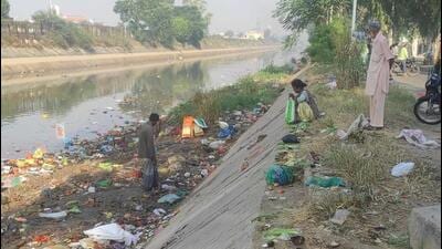 Garbage strewn along the Sidhwan Canal in Ludhiana on Saturday. (HT Photo) Garbage strewn along the Sidhwan Canal in Ludhiana on Saturday. (HT Photo)