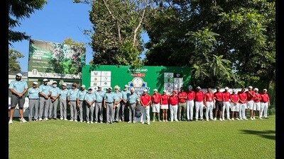 Joint champions Captain’s 18 and Partee Panthers at the Chandigarh Golf Club greens on Saturday. (HT Photo) Joint champions Captain’s 18 and Partee Panthers at the Chandigarh Golf Club greens on Saturday. (HT Photo)